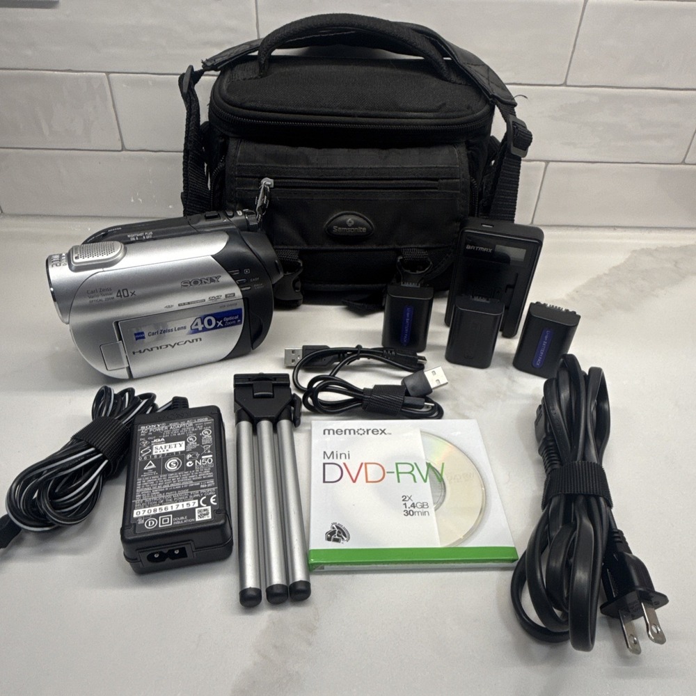 Sony DCR-DVD108 Handycam Camcorder 40x Zoom Tested 3 Batteries Charger DVD-RW